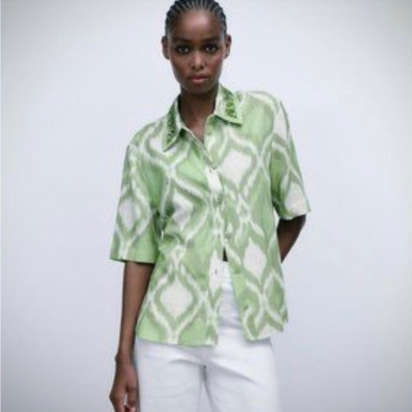 Zara Tops - Zara Green & cream ikat pattern short sleeve w/beaded lapel collar Size Medium